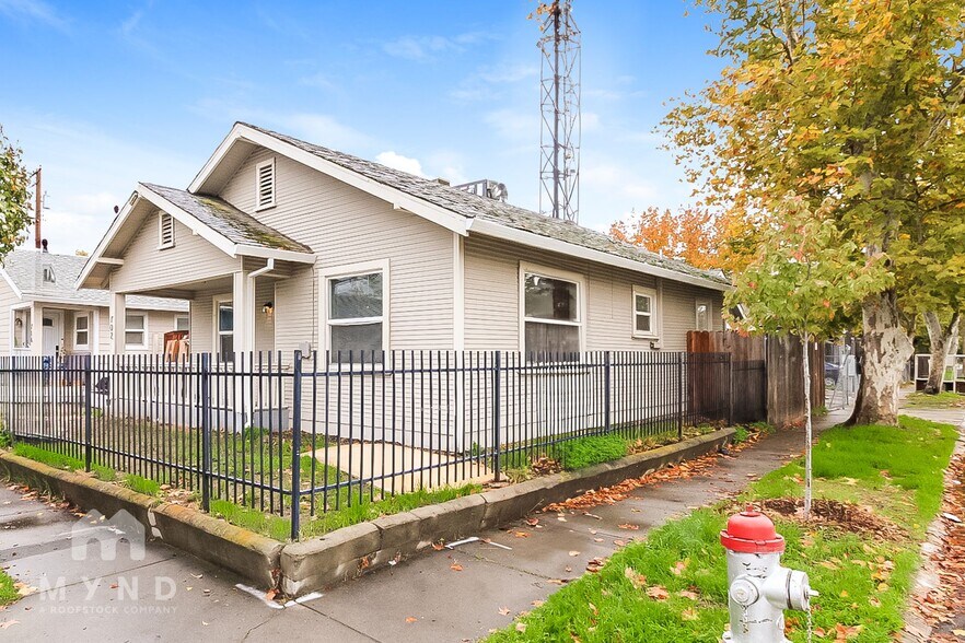 Building Photo - 702 Dixieanne Ave