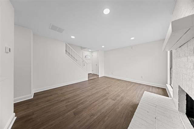 Building Photo - 2905 Nova Dr