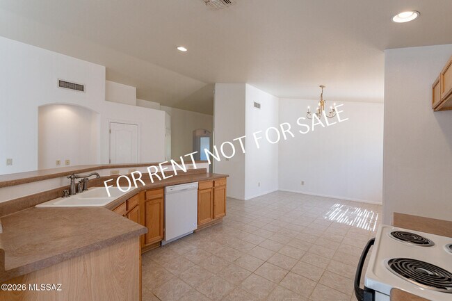 Building Photo - 2439 W Rousseau St