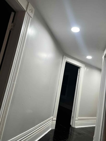 Building Photo - 1018 W Sears St