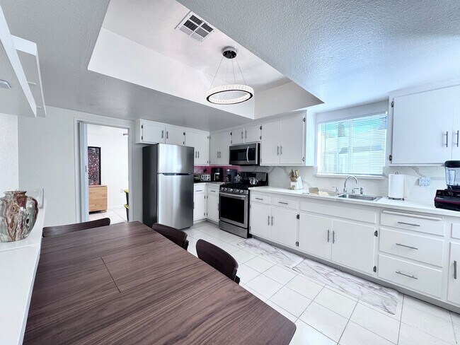 Building Photo - M Cypress