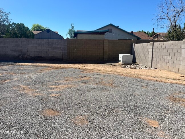 Building Photo - 4525 E Alta Vista Rd