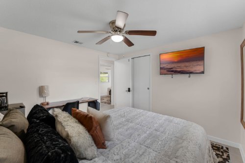 Building Photo - AFFORDABLE ROOM in a Renovated Winter Park...