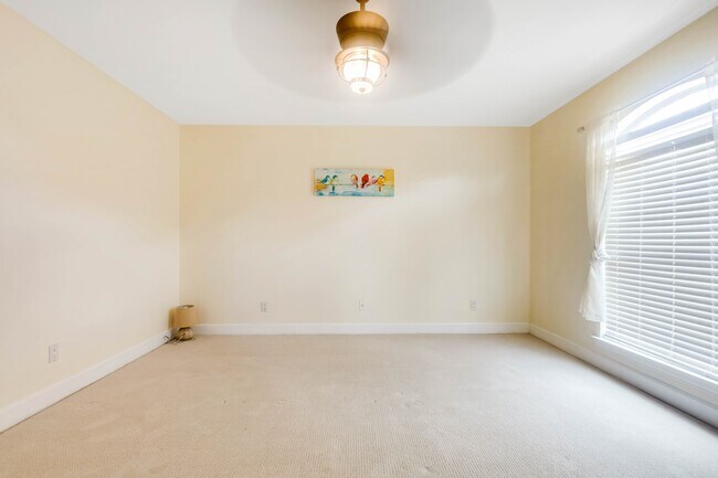 Building Photo - 53 Yacht Club Dr