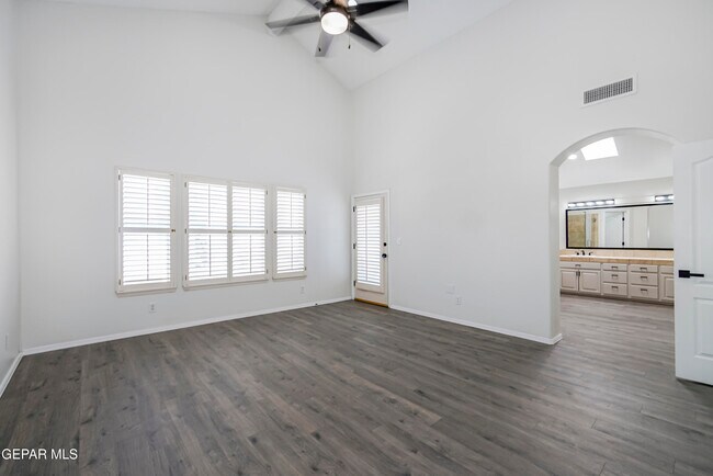 Building Photo - 6529 Jim De Groat Dr
