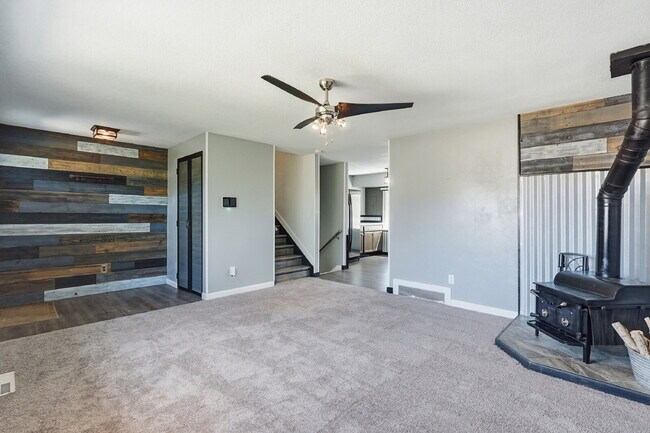 Building Photo - $2,040.95, 3-bed, 2-bathroom located in Colorado Springs with a large backyard