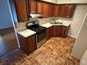 Building Photo - Spacious 3BR Apartment in Oak Park – 1,300...