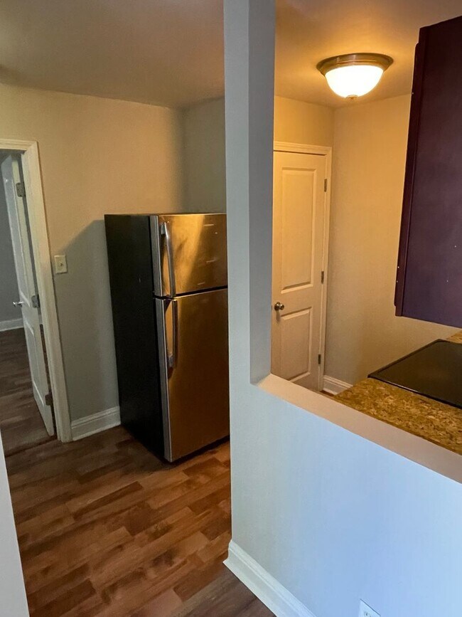 Building Photo - Renovated 1BD/1BA 2 Blocks Off St Charles Ave