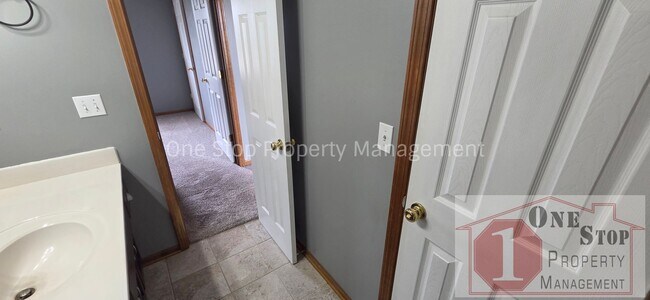 Building Photo - Beautiful 3 Bedroom & 2 Bathroom Home!