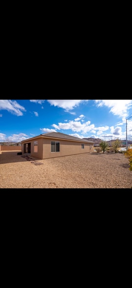 Building Photo - 3011 E Crimson Ridge Dr