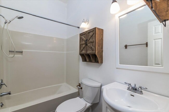 Building Photo - 5708 Bridlewood Dr