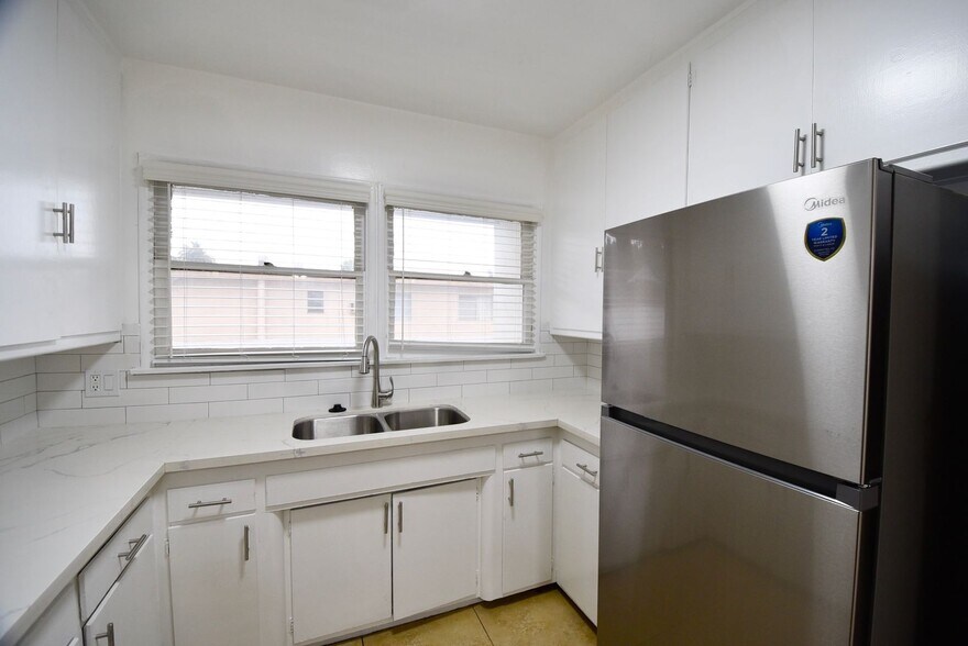 Building Photo - 5220 Radford Ave