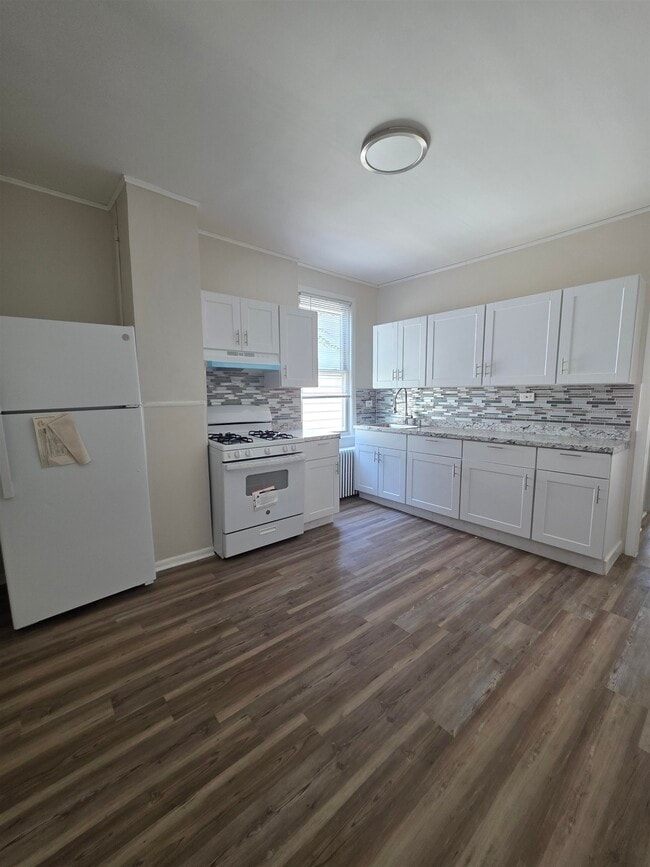 Building Photo - 26 W 20th St