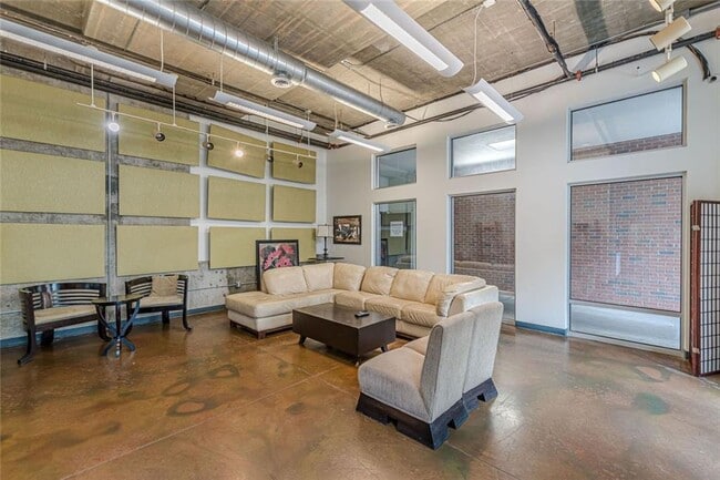 Building Photo - 620 Glen Iris Dr NE