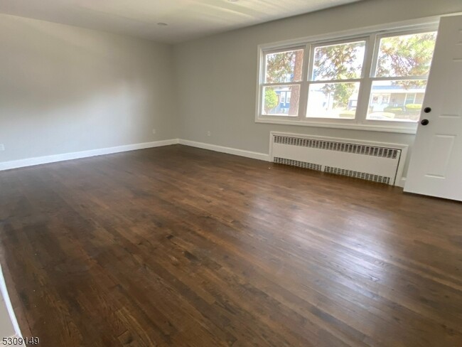 Building Photo - 905 Sanford Ave