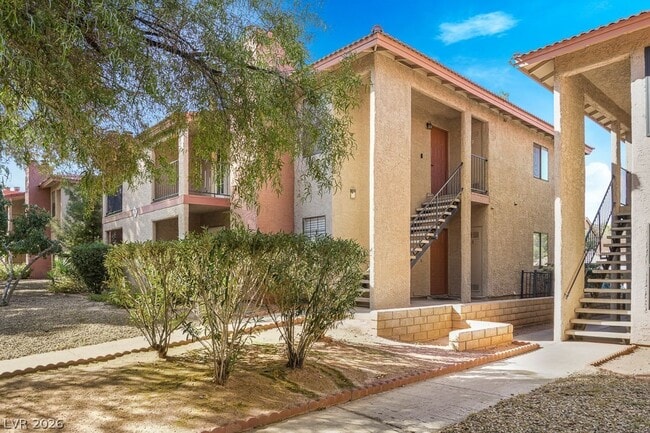 Building Photo - 5576 W Rochelle Ave.