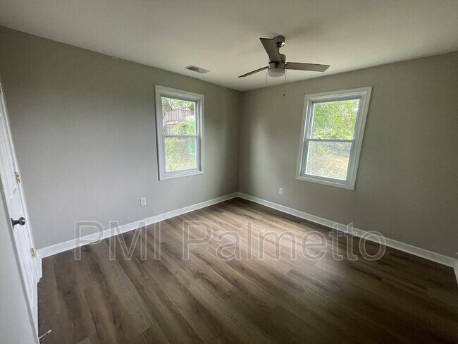 Building Photo - 1016 Walnut St