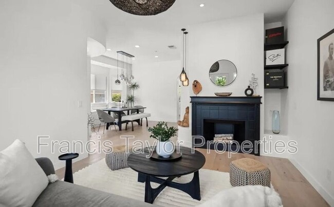 Building Photo - 1042 Alexandra Ln