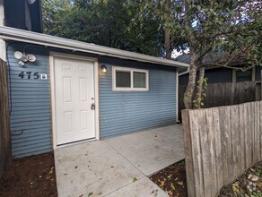 Building Photo - Remodeled Studio apartment- Great location...