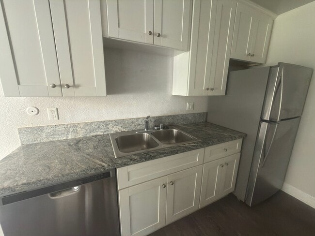 Building Photo - 8545 Villa La Jolla Dr