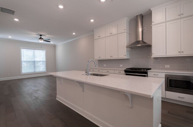 Building Photo - Immaculate, new 3BR/3.5BA townhome in The Maxwell community in Alpharetta GA.