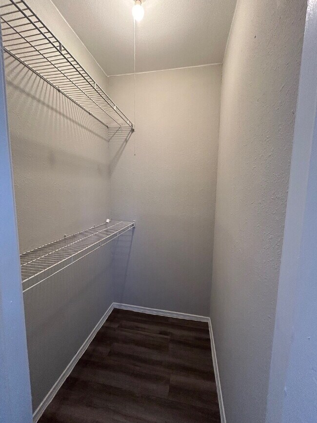 Building Photo - Updated 2 Bed/2 Bath North Austin Condo with Rare Greenbelt Views