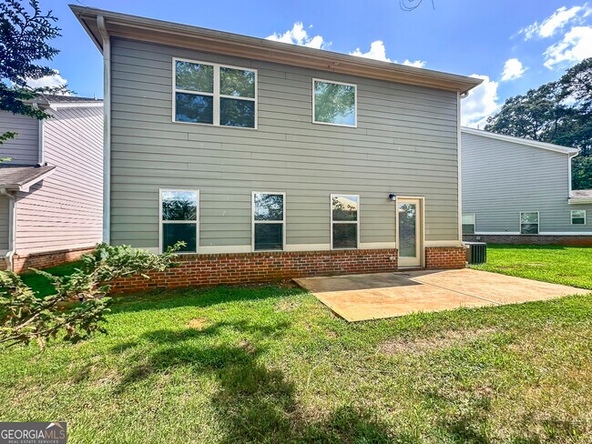 Building Photo - 196 Daisy Cir