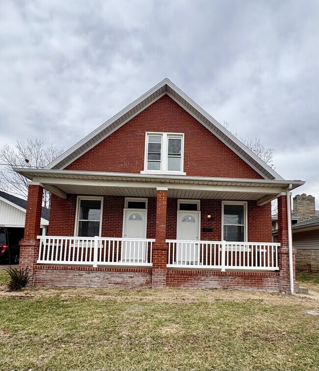 Primary Photo - 1210 Main St