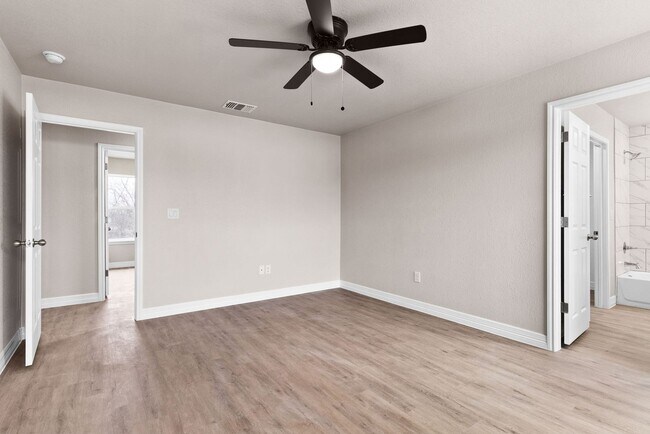 Building Photo - 804 White Meadow Ln