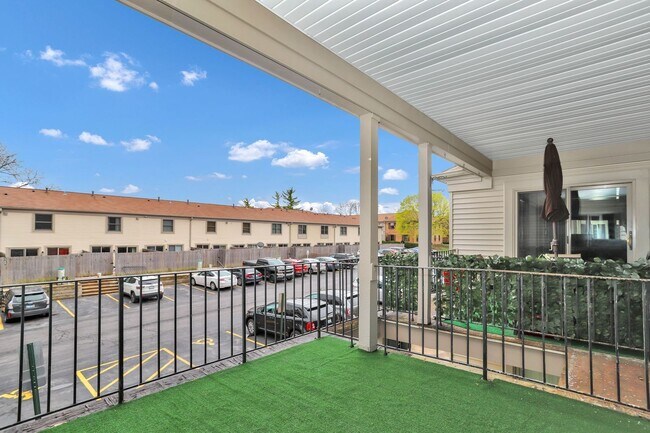 Building Photo - 1700 Fayette Walk