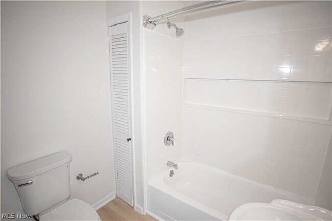 Building Photo - 112 Chestnut St