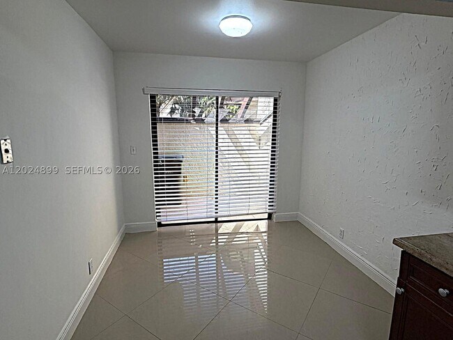 Building Photo - 6620 Tiburon Cir