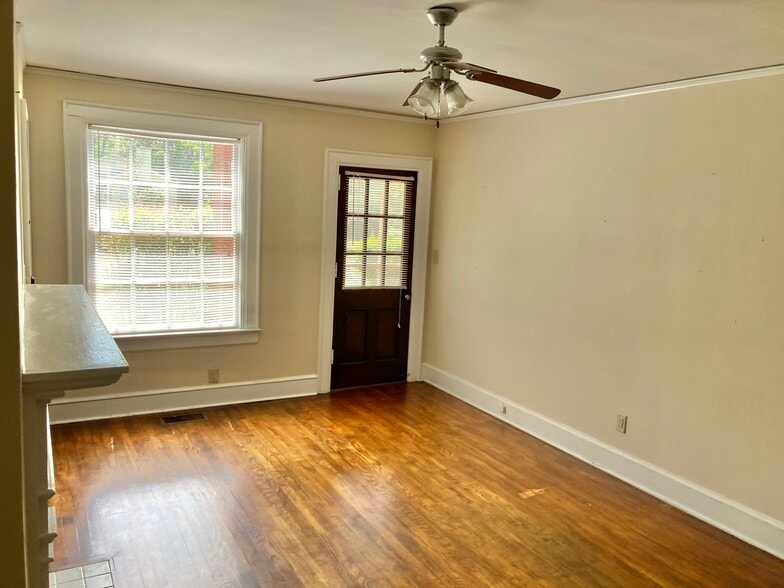 Building Photo - 1115-1125 Magnolia Curv