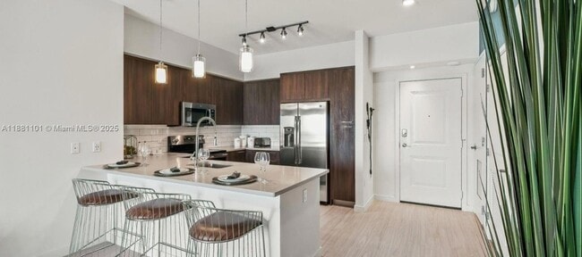 Building Photo - 591 Evernia St