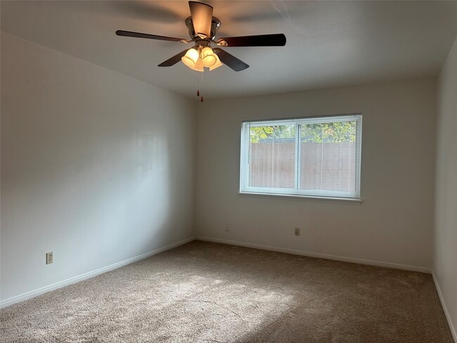 Building Photo - 1914 Indian Shores Rd