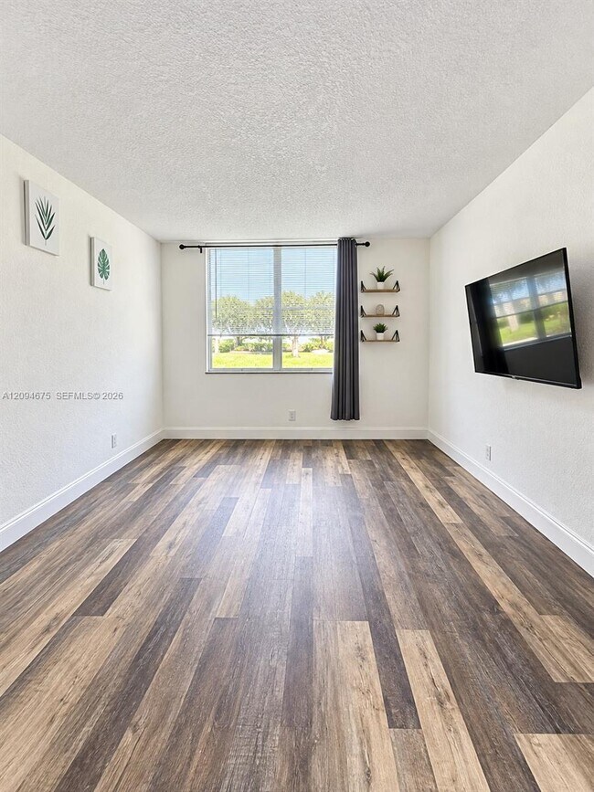 Building Photo - 9440 Poinciana Pl
