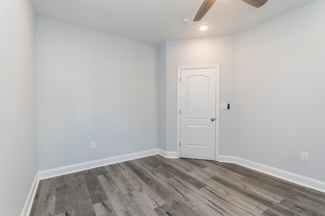 Building Photo - Recently renovated home in South West Phil...