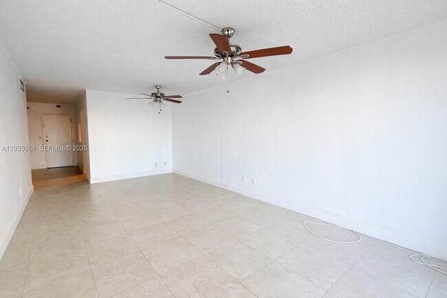 Building Photo - 1465 NE 123rd St