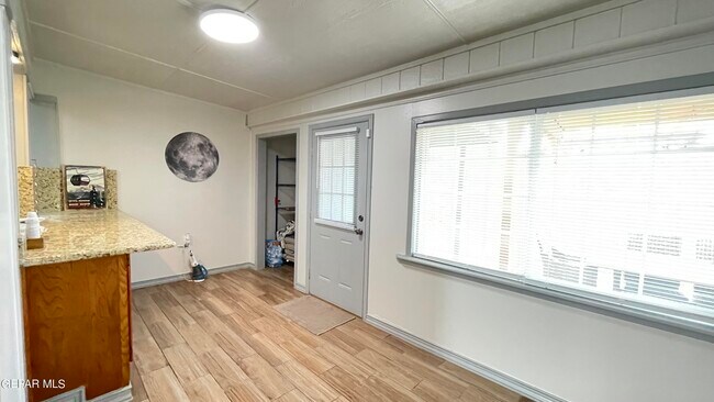 Building Photo - 10721 Pleasant Hills Dr