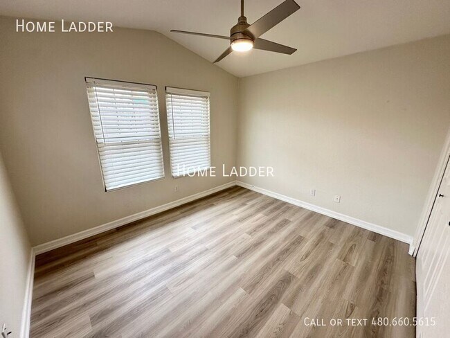 Building Photo - 9732 E Kiowa Ave