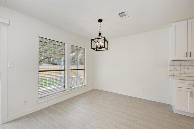 Building Photo - 4910 Wing Rd