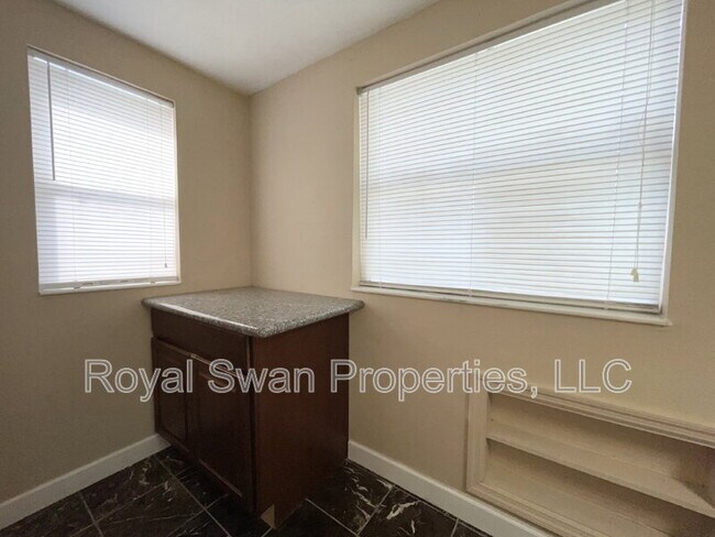 Building Photo - 1644 Tangerine St