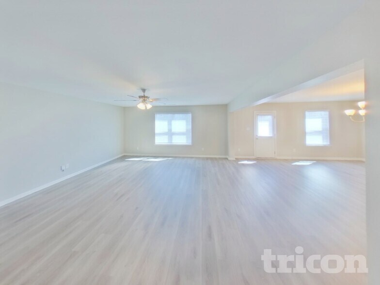 Building Photo - 3204 Dizzy Dean Dr