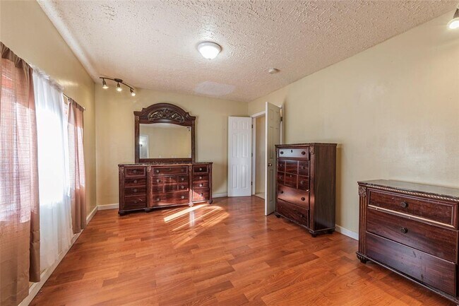 Building Photo - 2720 Blueberry Ln