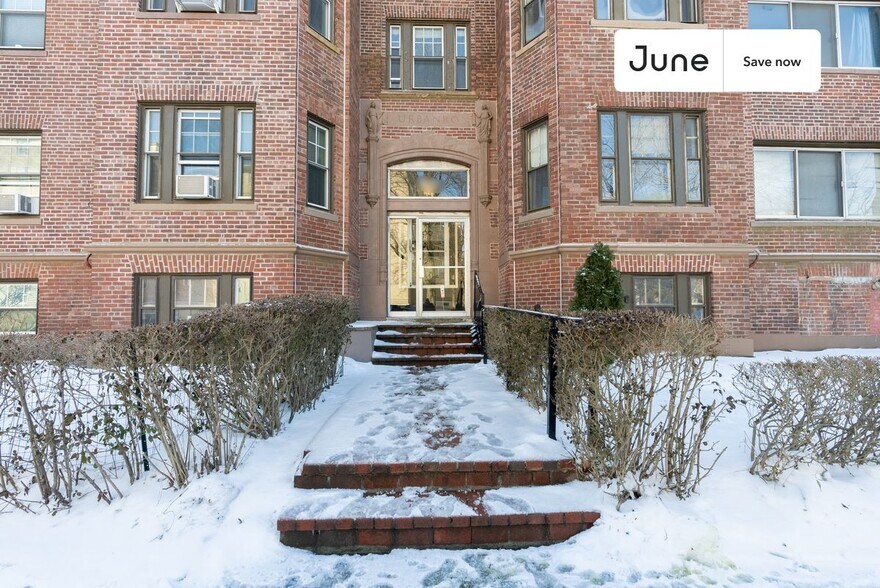 Building Photo - 100 Washington St