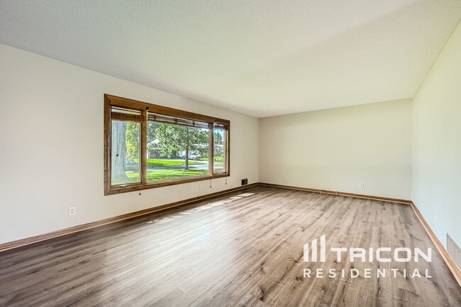 Building Photo - 14015 Flay Ave N