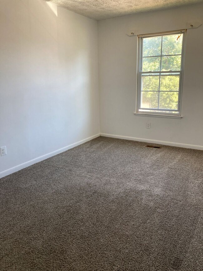 Building Photo - Spacious 3-bedroom, 2-bathroom townhouse available in Edgewood, MD.