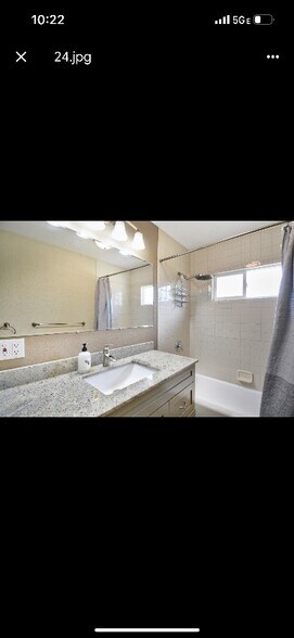 Building Photo - 734 Hillview Rd