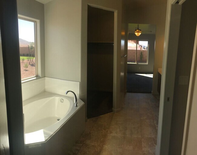 Building Photo - Beautiful Like New 4 bedroom home in Washington Fields!