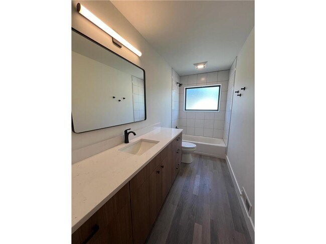 Building Photo - 131-137 W 46th St